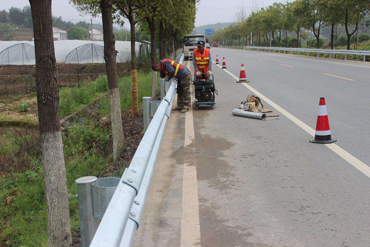 公路波形護(hù)欄平時(shí)應(yīng)該怎么維護(hù)呢？